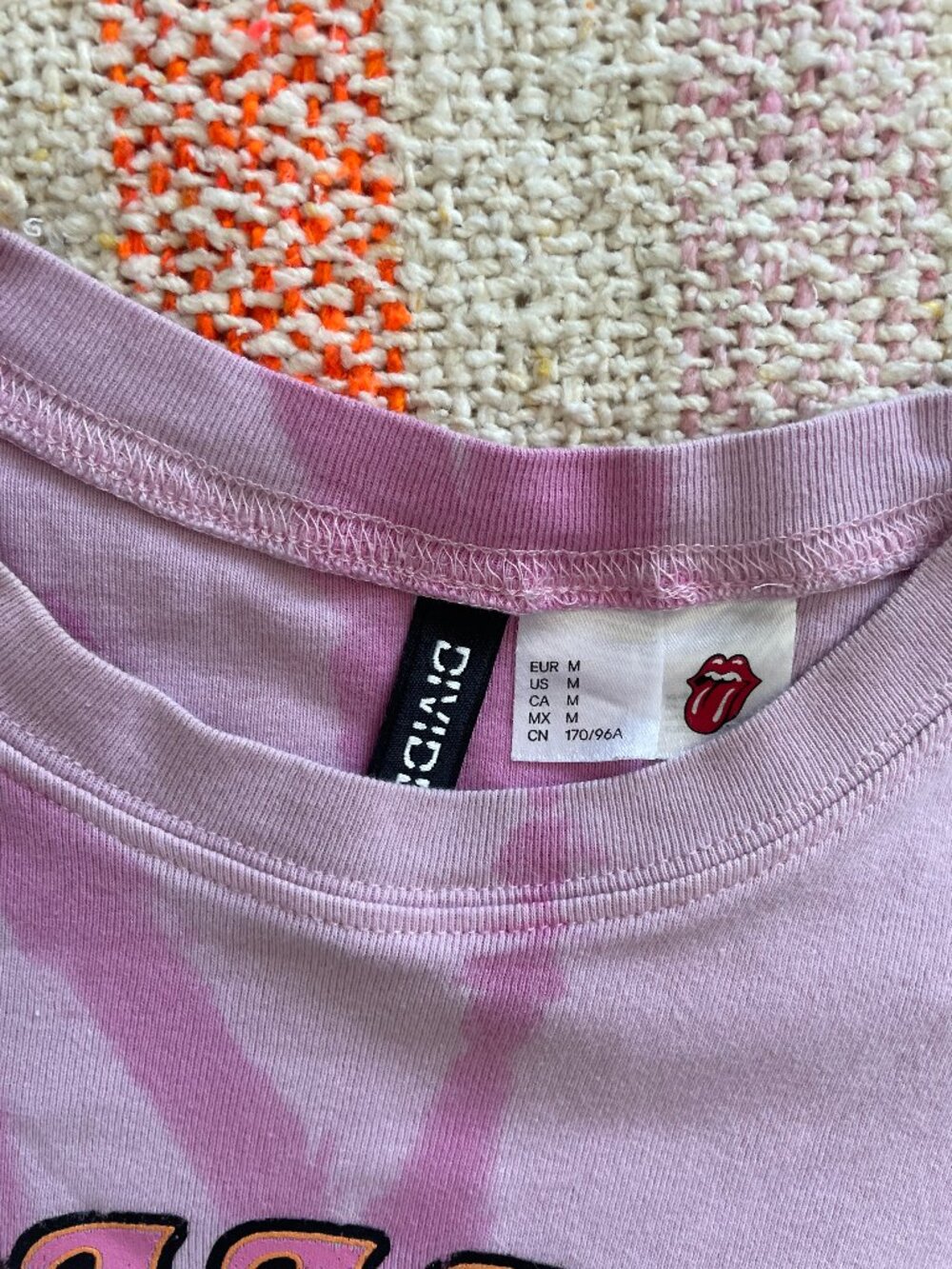 H&M Divided Pink Tie-Dye Graphic Shirt Rolling Stones - Picture 3 of 6